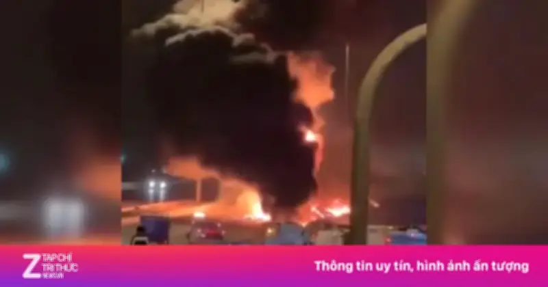 Khói đen nghi ngút tại Đại sứ quán Mỹ sau vụ tấn công UAV ở Trung Đông