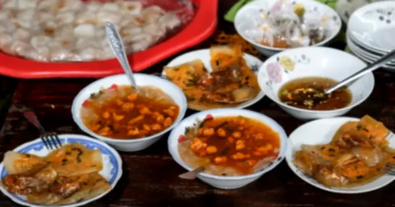 Khám Phá Ẩm Thực Huế: Hành Trình 10.000 Đồng Với Bún Hến, Bánh Canh Và Chè