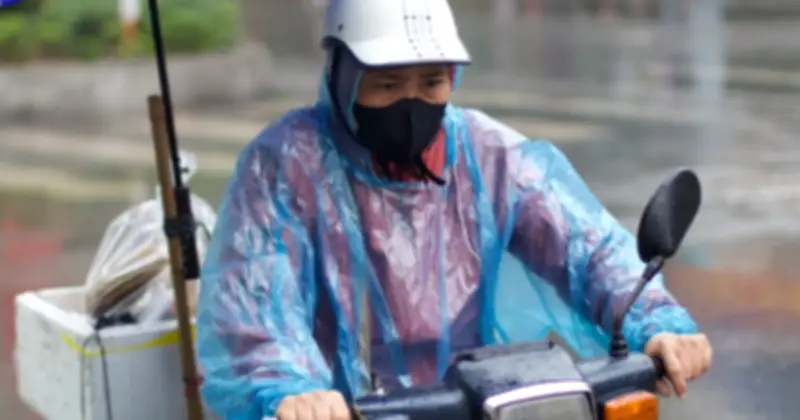 Không khí lạnh tràn về, Bắc Bộ và miền Trung đối mặt mưa lớn và rét đậm