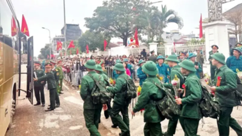 Không khí náo nức lên đường nhập ngũ tại các địa phương trên cả nước