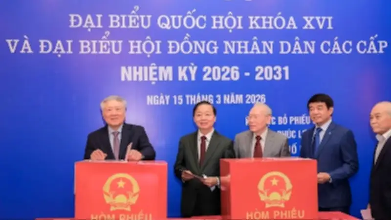 Không khí trang trọng và náo nức tại khu vực bầu cử số 7 ở Hà Nội