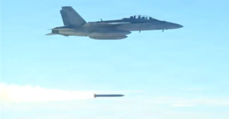 Không quân Mỹ ra mắt tên lửa SiAW: Vũ khí đột phá phá vỡ phòng thủ A2/AD