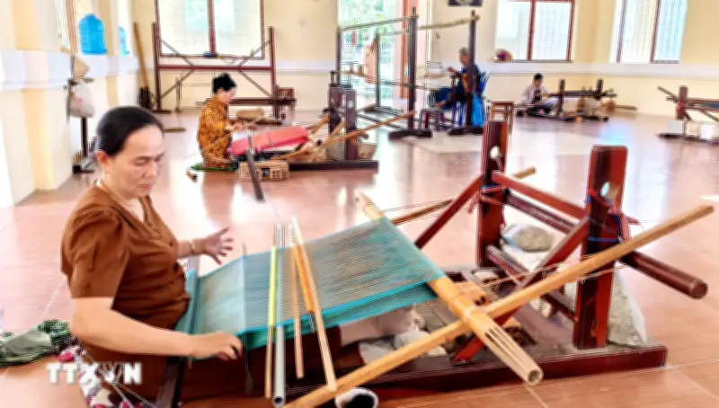 Khánh Hòa đẩy mạnh phát triển du lịch gắn với bảo tồn làng nghề Chăm