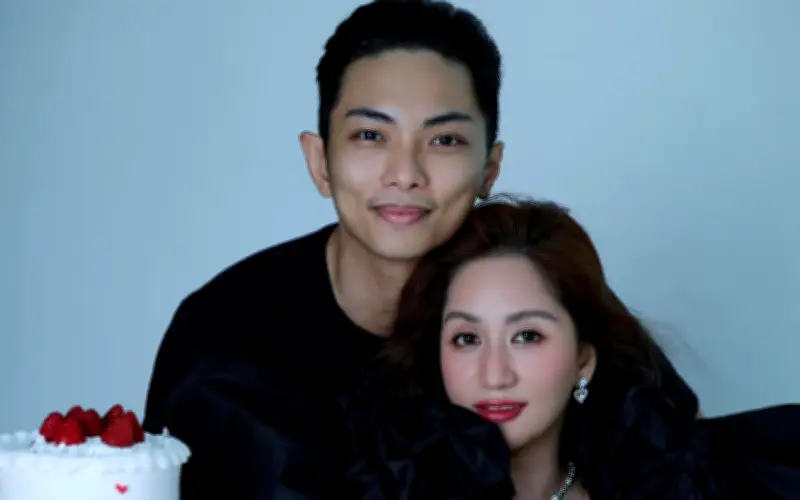 Khánh Thi đón sinh nhật tuổi 44, Phan Hiển gọi vợ là 'nữ hoàng' của mình
