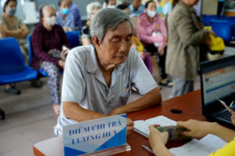 Khấu trừ từ lương hưu để cưỡng chế nộp phạt vi phạm hành chính