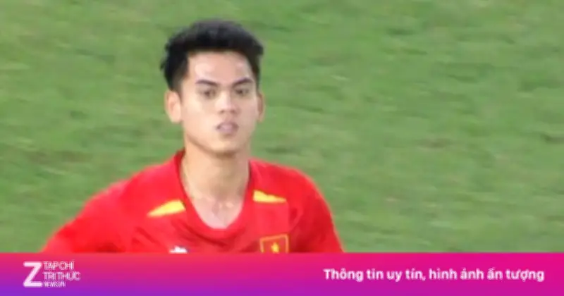 Khuất Văn Khang bị chỉ trích vì pha xử lý vụng trong trận Việt Nam thắng Bangladesh