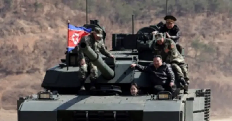 Kim Jong Un và con gái giám sát tập trận xe tăng mới, khẳng định hiệu quả phòng thủ