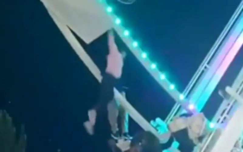 Kinh hoàng: Phụ nữ rơi từ vòng quay khổng lồ ở lễ hội Argentina