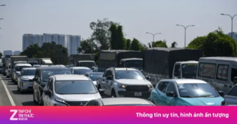 Kẹt xe nghiêm trọng tại Thủ Thiêm do hạn chế nhiều tuyến đường từ 23-25/3