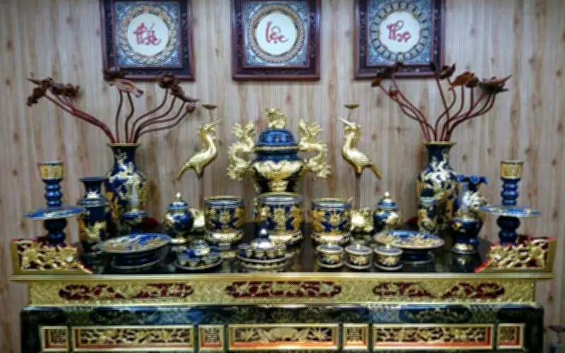 Lý Giải Ý Nghĩa Số Lượng Bát Hương Trên Bàn Thờ Gia Tiên