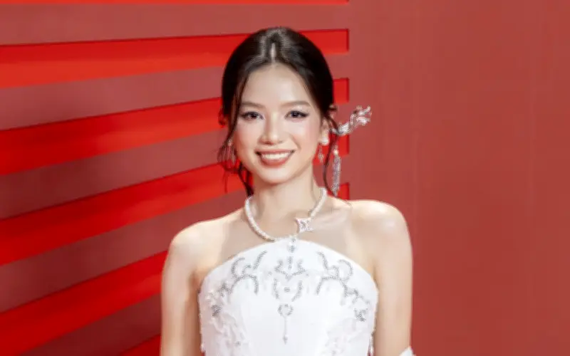 Lê Hạ Anh: Từ diễn viên bình bình đến 'ngọc nữ' Vbiz sau 10 năm nỗ lực