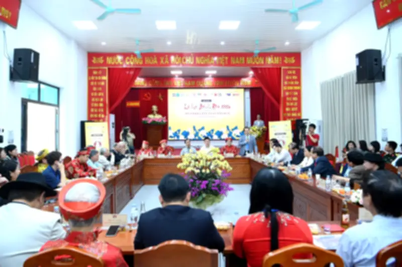 Lễ hội Bình Đà: Dựng khinh khí cầu, kéo co hội tôn vinh Quốc tổ Lạc Long Quân