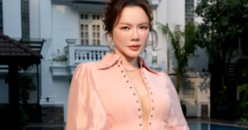 Lý Nhã Kỳ gợi cảm với váy hồng, Đỗ Long tiết lộ tin vui sắp tới