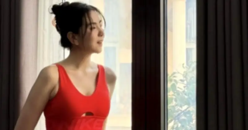 Lý Nhã Kỳ và MC Mai Ngọc khoe dáng đẹp, gây chú ý trong sự kiện ngày 6/3