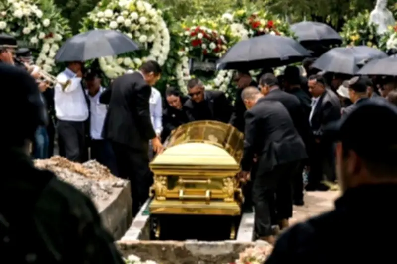 Lễ tang trùm ma túy Mexico: Quan tài vàng và vòng hoa không tên gây chấn động