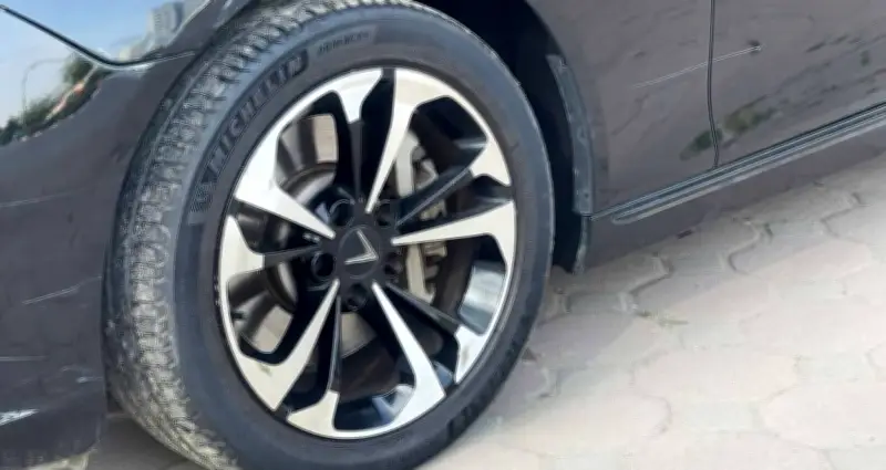 Là Zăng Ô Tô Trầy Xước: Có Nên Bỏ Ra Vài Triệu Để Phay Lại Cho Đẹp?