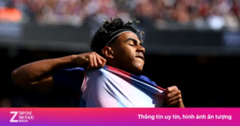 Lamine Yamal và Fermín López bức xúc khi bị thay ra, HLV Flick đối mặt thử thách quản lý