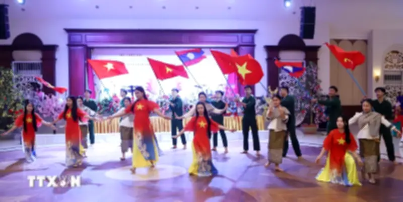 Lan tỏa văn hóa Việt tại Lào qua tà áo dài truyền thống