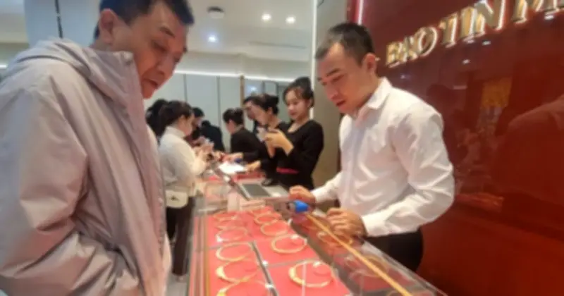 Lực chốt lời và đồng USD mạnh khiến giá vàng lao dốc, liệu có vượt 200 triệu đồng?