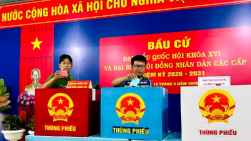 Lực lượng Công an túc trực xuyên đêm, bảo vệ an ninh tuyệt đối cho ngày bầu cử