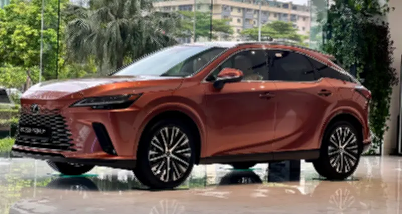Lexus Việt Nam Giảm Giá Mạnh Dòng Xe Hybrid, Cao Nhất 330 Triệu Đồng