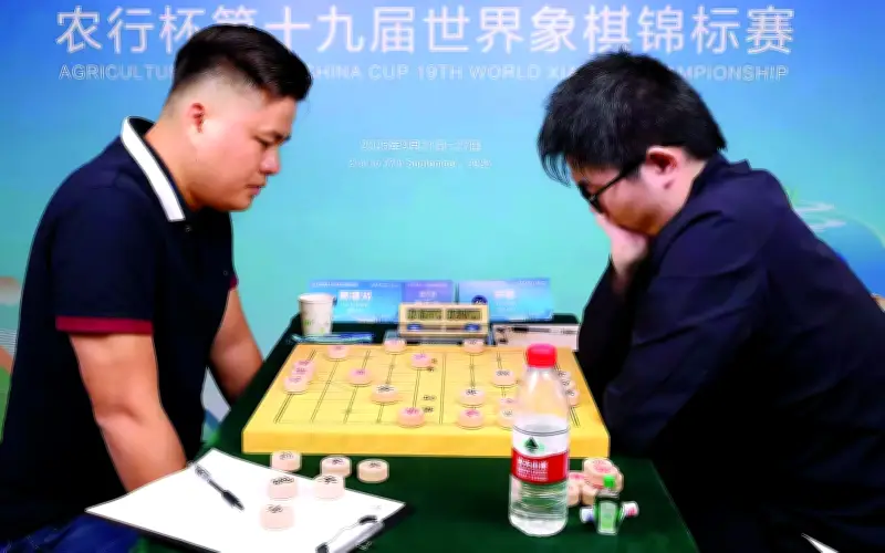 Lại Lý Huynh: Từ vô địch thế giới đến 'công địch' làng cờ tướng Trung Quốc