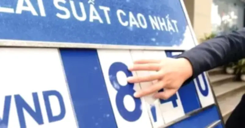 Lãi suất huy động tăng mạnh, Sacombank đạt 8,8%/năm, nhiều ngân hàng chạy đua