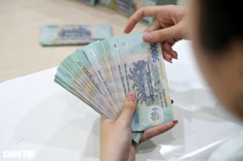 Lãi suất tiết kiệm tháng 3 tăng liên tục, ngân hàng nào đang dẫn đầu?