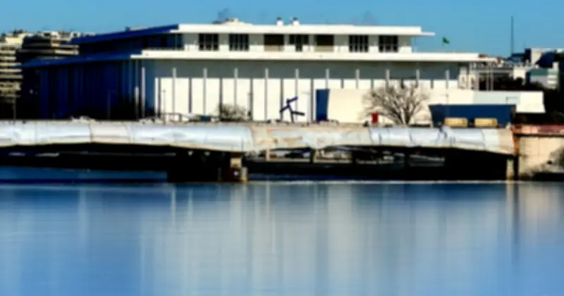 Liên minh kiện Trump ngăn cải tạo Trung tâm Kennedy, căng thẳng DHS leo thang