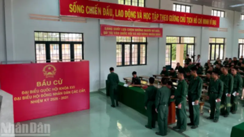 Lâm Đồng: Các đơn vị quân đội thực hiện bầu cử sớm trong không khí trang nghiêm, dân chủ