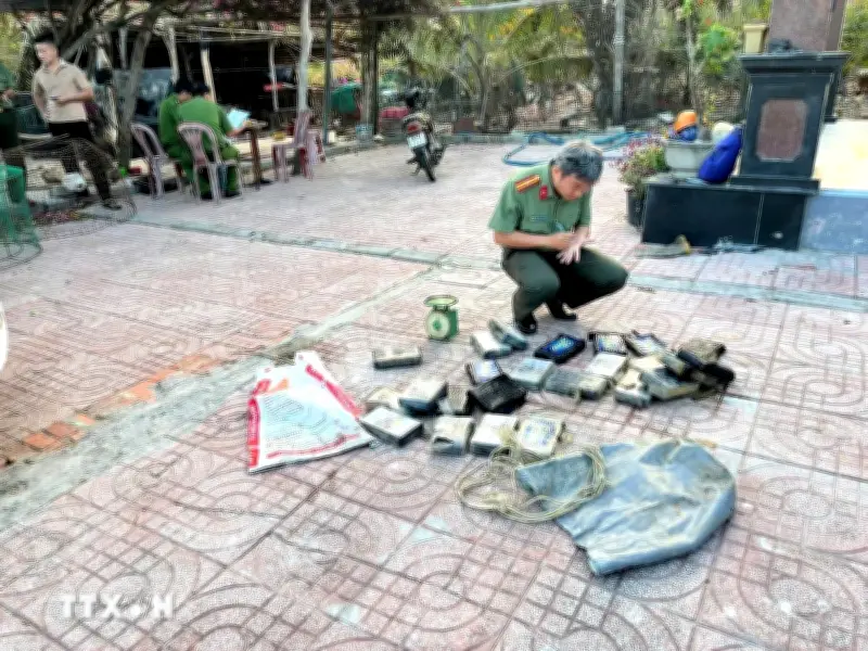Lâm Đồng: Phát Hiện Túi Nilon Nghi Chứa Ma Túy Trôi Dạt Vào Bờ Biển Kè Gà