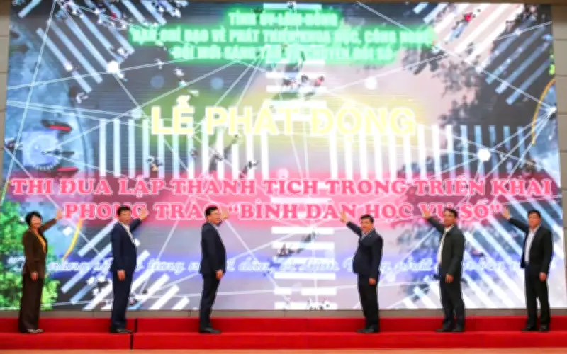 Lâm Đồng phát động phong trào 'Bình dân học vụ số' nhằm xóa mù công nghệ