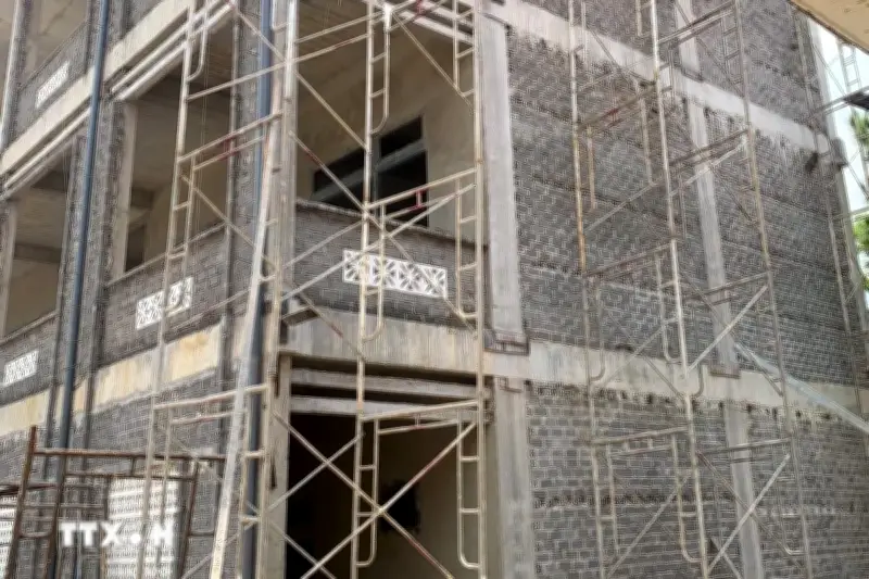 Lâm Đồng: Rơi từ giàn giáo khiến ba người thương vong, một tử nạn