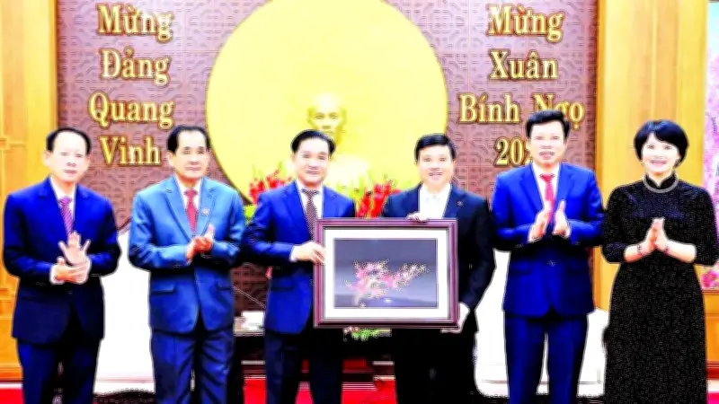 Lâm Đồng và Bolykhamxay ký kết hợp tác 5 năm, Gia Lai ra mắt không gian cà phê cuối tuần