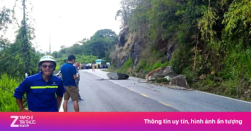 Lâm Đồng xử lý khối đá 16 tấn chênh vênh trên đỉnh đèo Bảo Lộc, đảm bảo an toàn giao thông