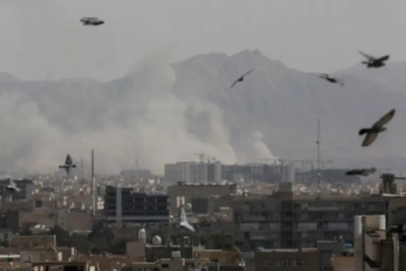 Làn Sóng Dừng Khai Thác Từ Trung Đông Đẩy Giá Dầu Brent Vượt 82 USD/Thùng