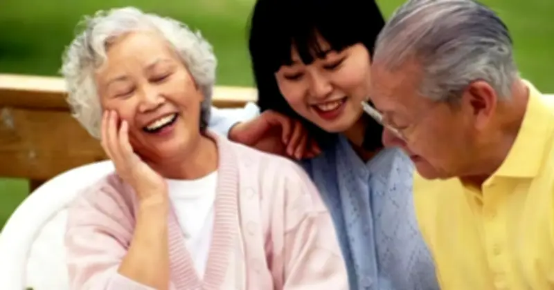 Lòng Hiếu Thảo Thật Sự: Không Phải Màn Kịch Hào Nhoáng Mà Là Hành Động Nhỏ Nhặt Hằng Ngày