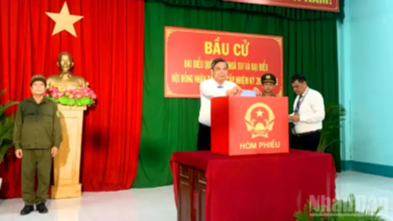 Lãnh đạo Cần Thơ tham gia bỏ phiếu, kêu gọi cử tri lựa chọn đại biểu tiêu biểu