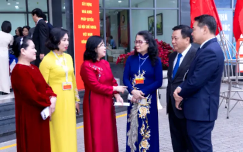 Lãnh đạo cấp cao thực hiện quyền bầu cử tại Hà Nội trong ngày hội lớn