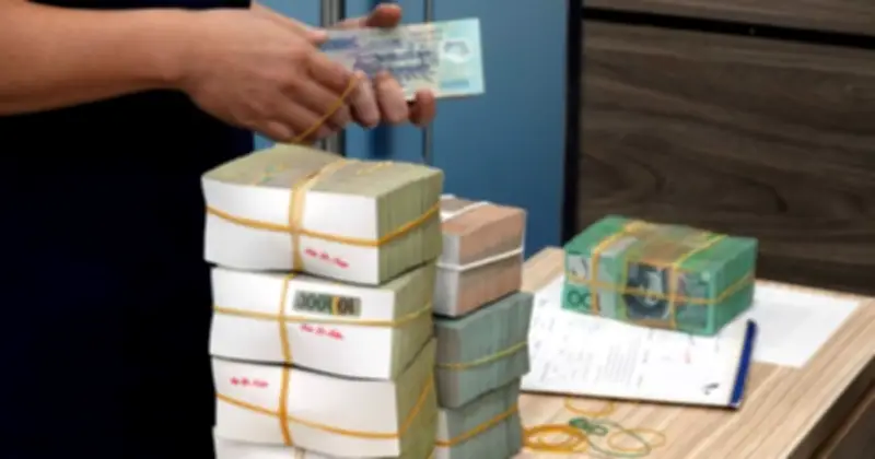 Lãnh đạo doanh nghiệp đổ tiền mua cổ phiếu giữa thị trường biến động