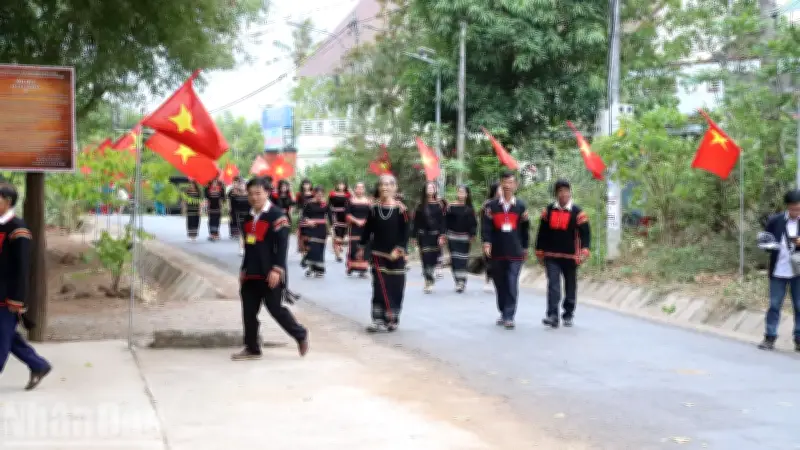 Lãnh đạo Đắk Lắk và cử tri nô nức thực hiện quyền bầu cử trong ngày hội lớn