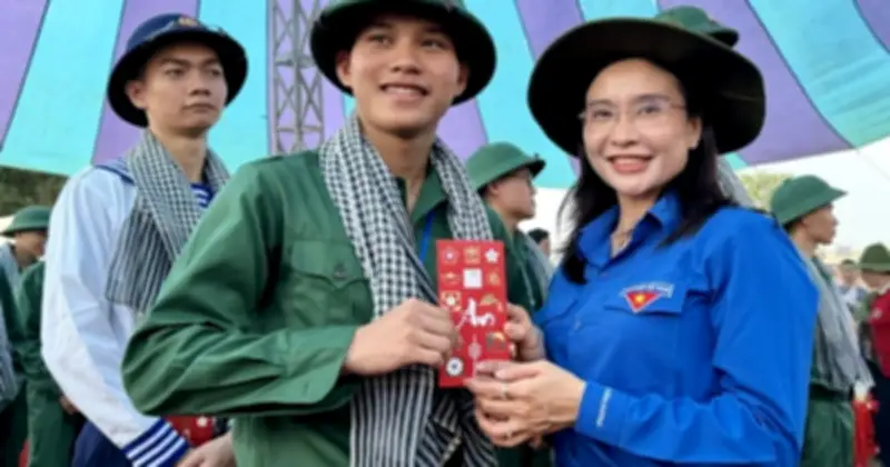 Lãnh đạo Trung ương Đoàn tham dự Hội trại tòng quân, trao công trình và động viên tân binh tại TP.HCM