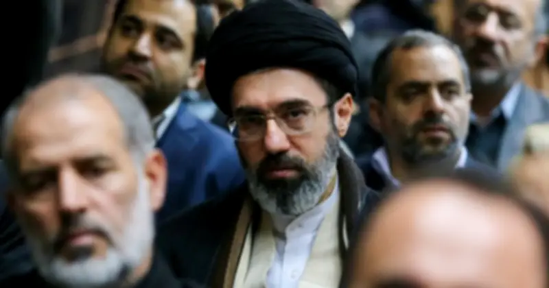 Lãnh tụ Iran kêu gọi đáp trả sau cái chết của Bộ trưởng Tình báo, xung đột leo thang