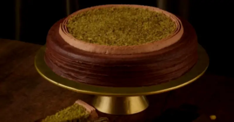 Loại bánh gây sốt khiến nhiều người xếp hàng dài chờ mua tại Sài Gòn