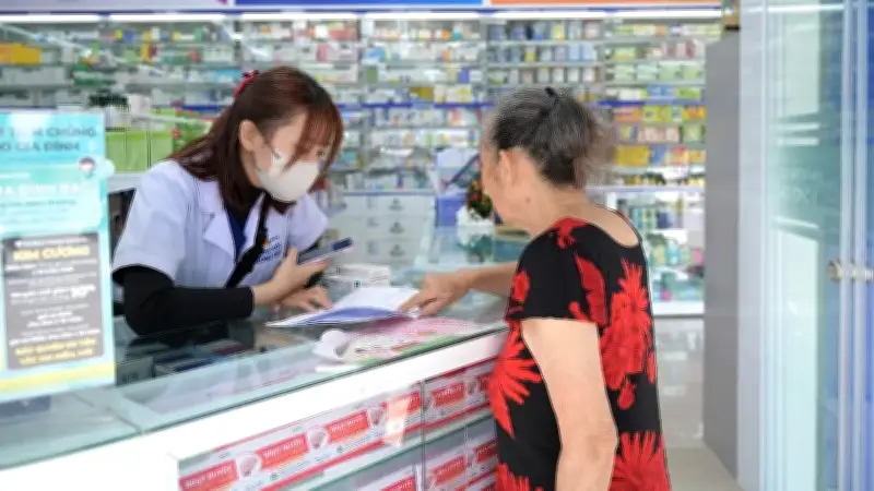 Long Châu chủ động dự trữ thuốc, vaccine trước nguy cơ giá xăng tăng