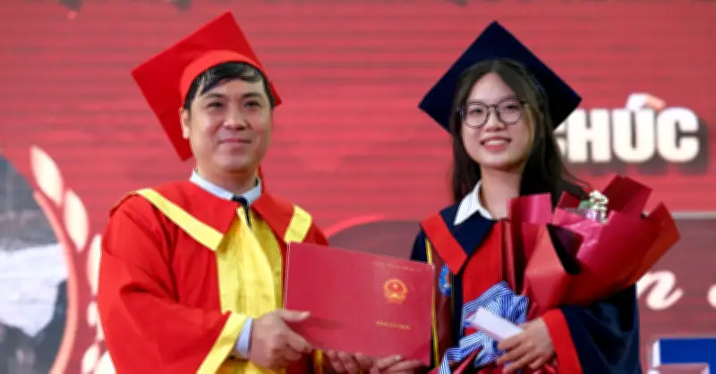 Loạt Đại Học Chiêu Mộ Nhân Tài: Lương 120 Triệu, Thưởng Nửa Tỷ Đồng