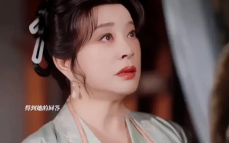Lưu Hiểu Khánh 75 tuổi đóng cảnh hôn với bạn diễn kém 30 tuổi gây tranh cãi