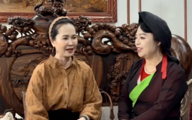 Mẹ chồng Lân Huống hát quan họ trên thuyền rồng, NSND Thúy Hương khen tuyệt vời