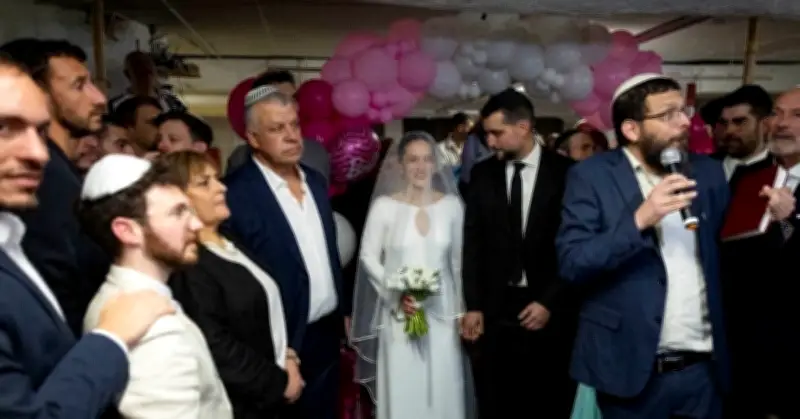 Đám cưới đặc biệt trong hầm trú bom của cặp đôi Israel