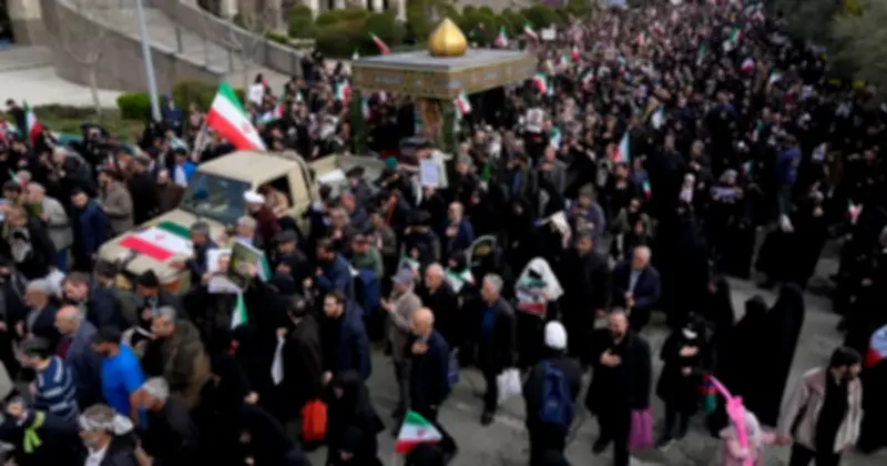 Mỹ cân nhắc thu hẹp chiến dịch Iran, nhưng vẫn điều quân đổ bộ và lên kịch bản leo thang